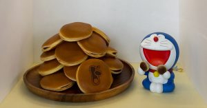 Doraemon with cakes